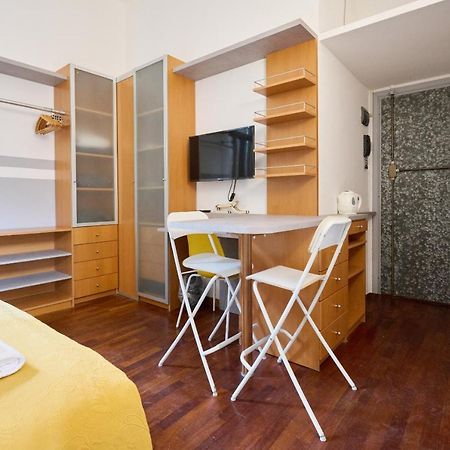Artist Nadia'S Apartment In Porta Vercellina Мілан Екстер'єр фото